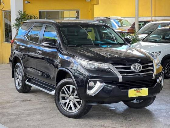 TOYOTA HILUX SW4 2.8 SRX 4X4 7 LUGARES 16V TURBO INTERCOOLER DIESEL 4P AUTOMÁTICO TOYOTA HILUX SW4 2.8 SRX 4X4 7 LUGARES 16V TURBO INTERCOOLER DIESEL 4P AUTOMÁTICO